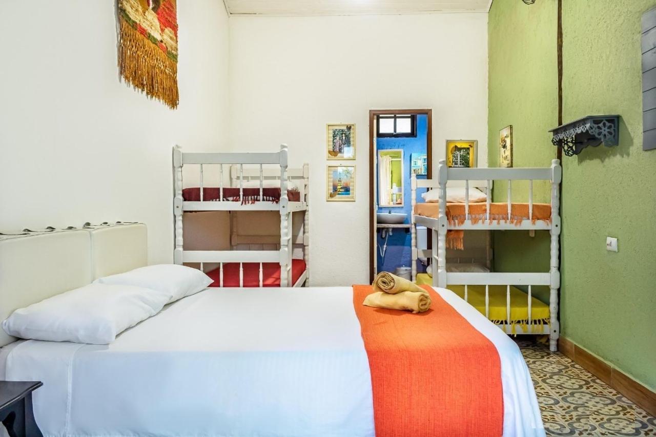 Vilarejo Praia Do Pereque Suites 伊利亚贝拉 外观 照片