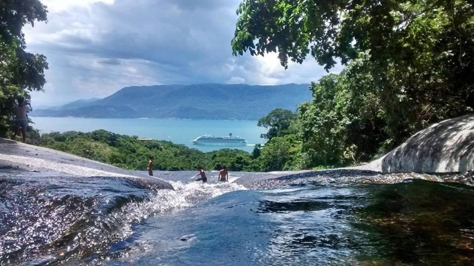 Vilarejo Praia Do Pereque Suites 伊利亚贝拉 外观 照片