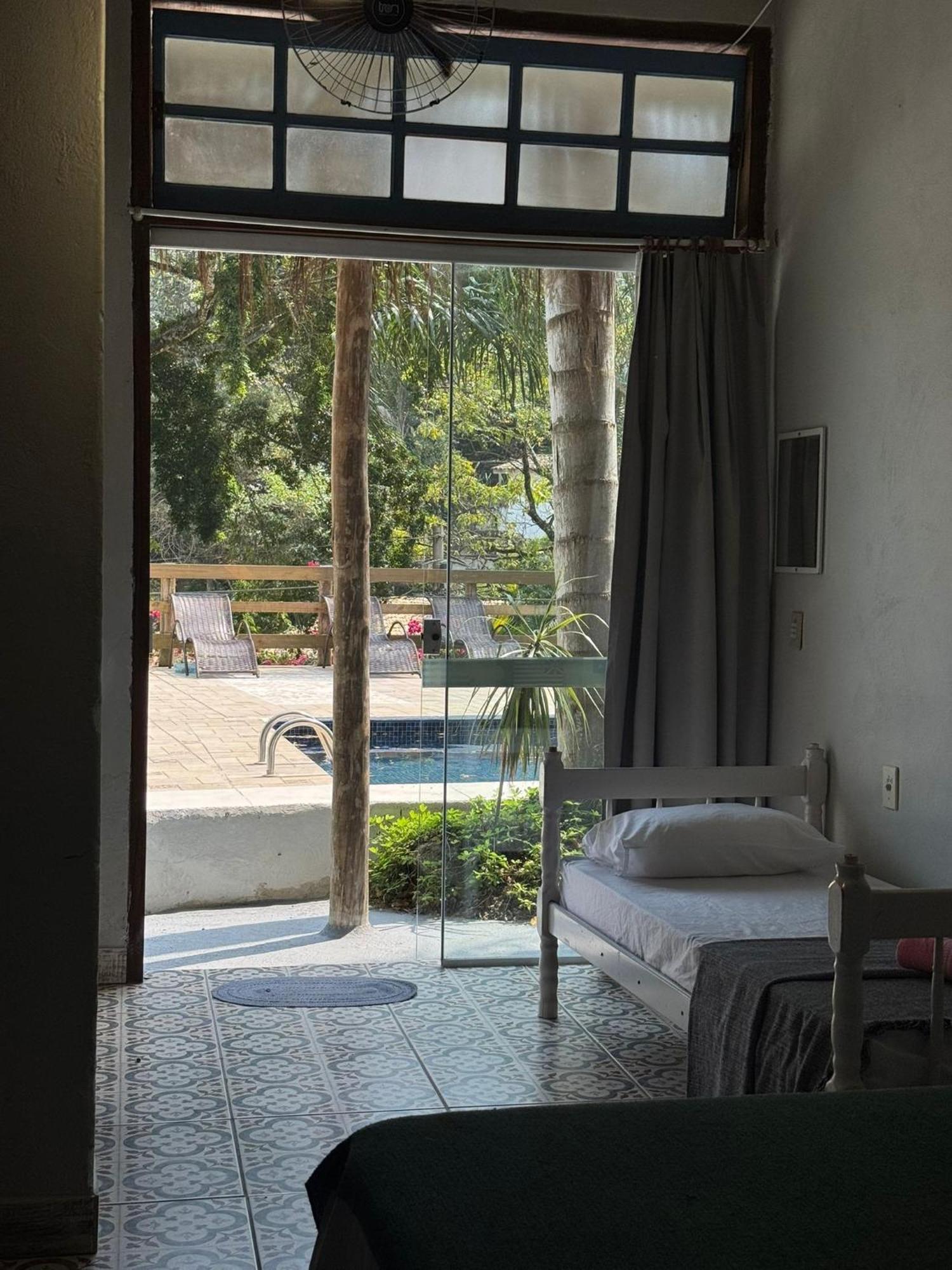 Vilarejo Praia Do Pereque Suites 伊利亚贝拉 外观 照片