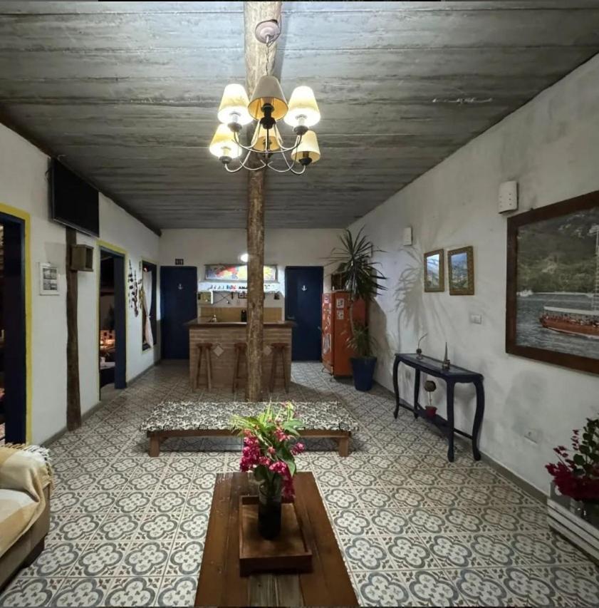 Vilarejo Praia Do Pereque Suites 伊利亚贝拉 外观 照片