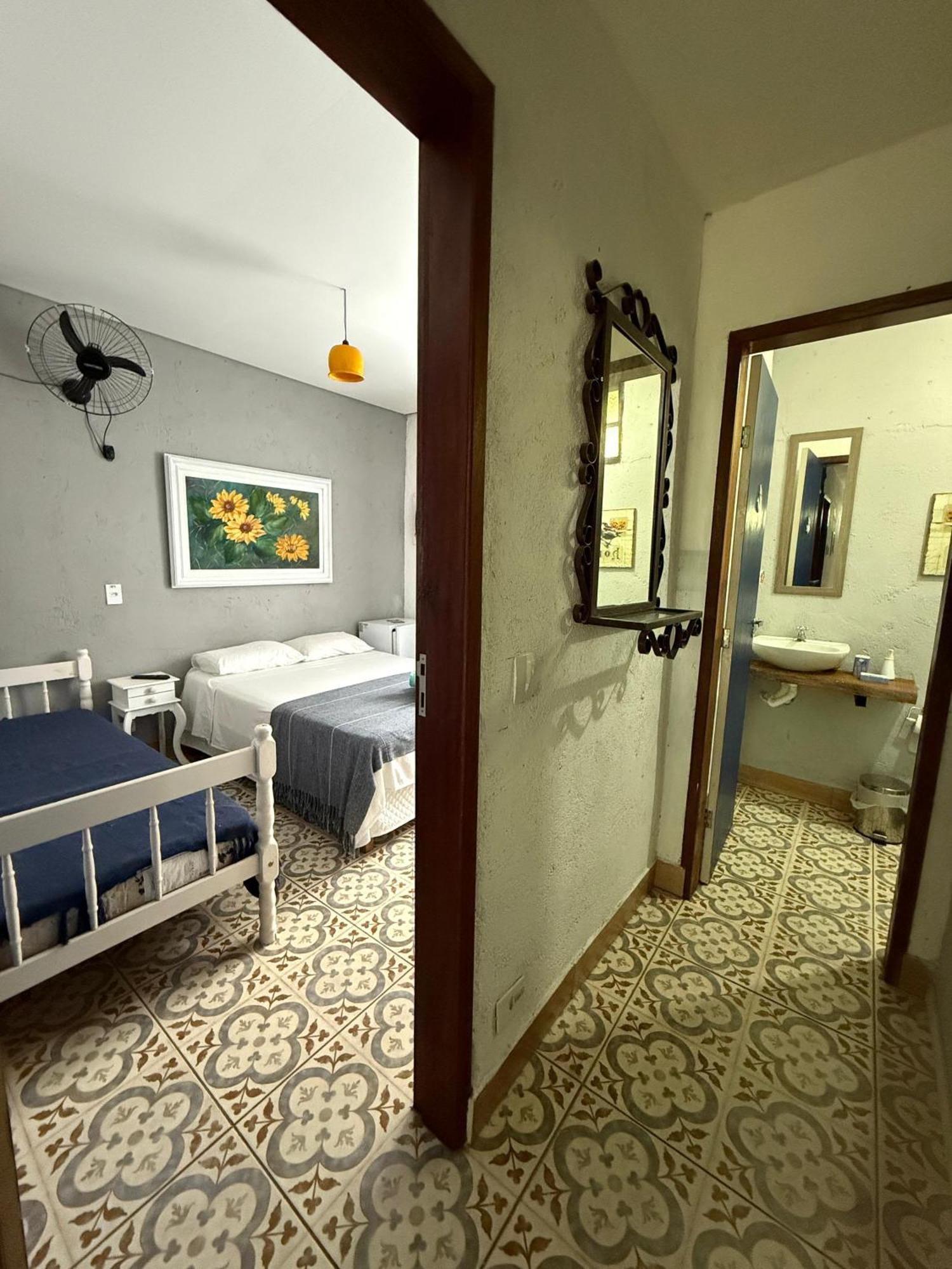 Vilarejo Praia Do Pereque Suites 伊利亚贝拉 外观 照片